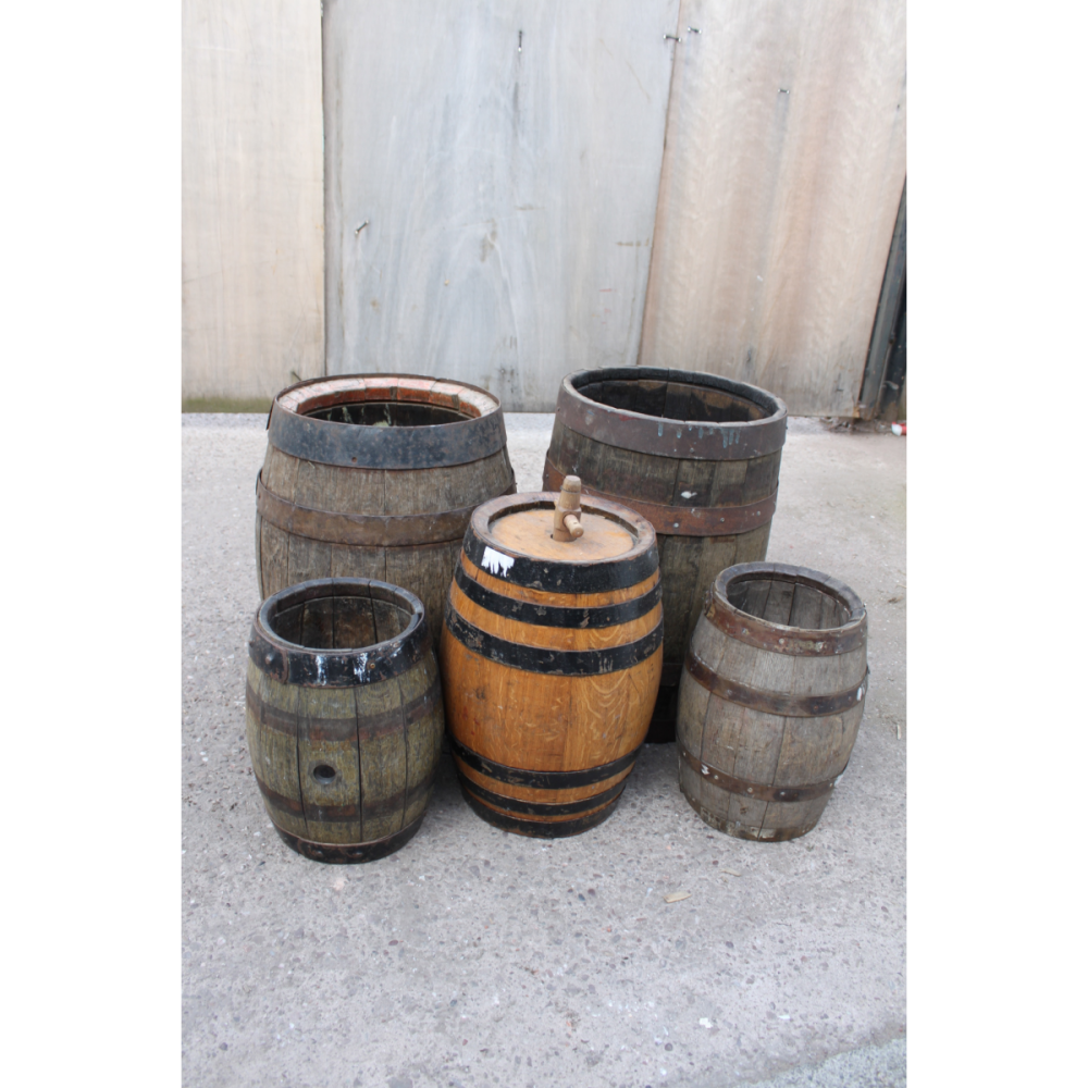 0010002 Wooden Barrels X18 (Varios Sizes) Stockyard North