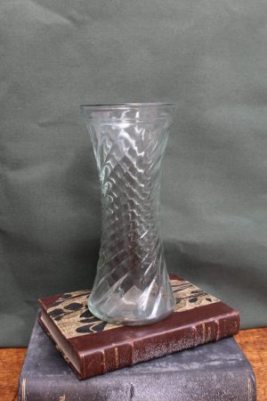1001082 Twist Vase