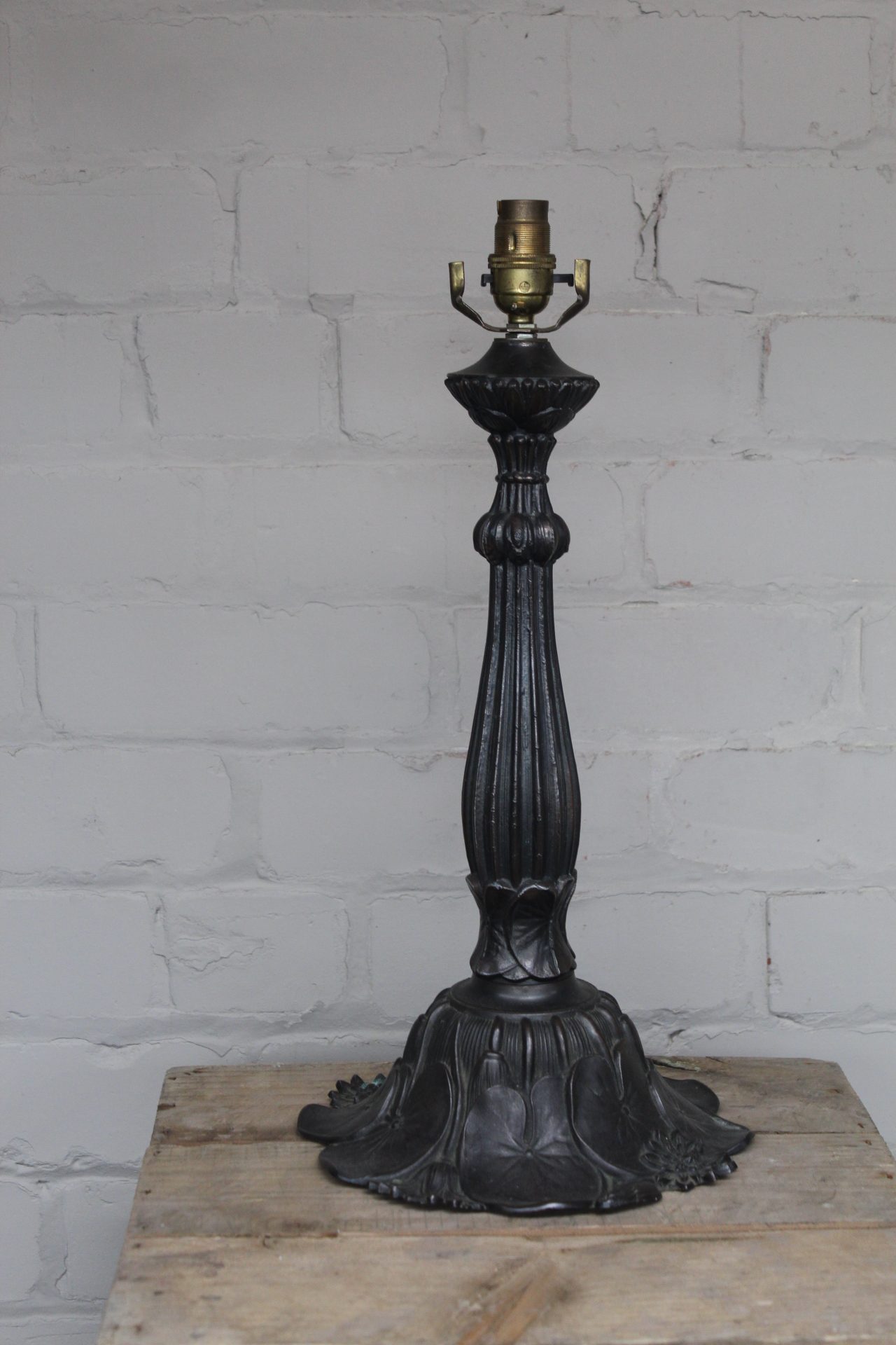 0027138 Ornate Black Steel Lamp