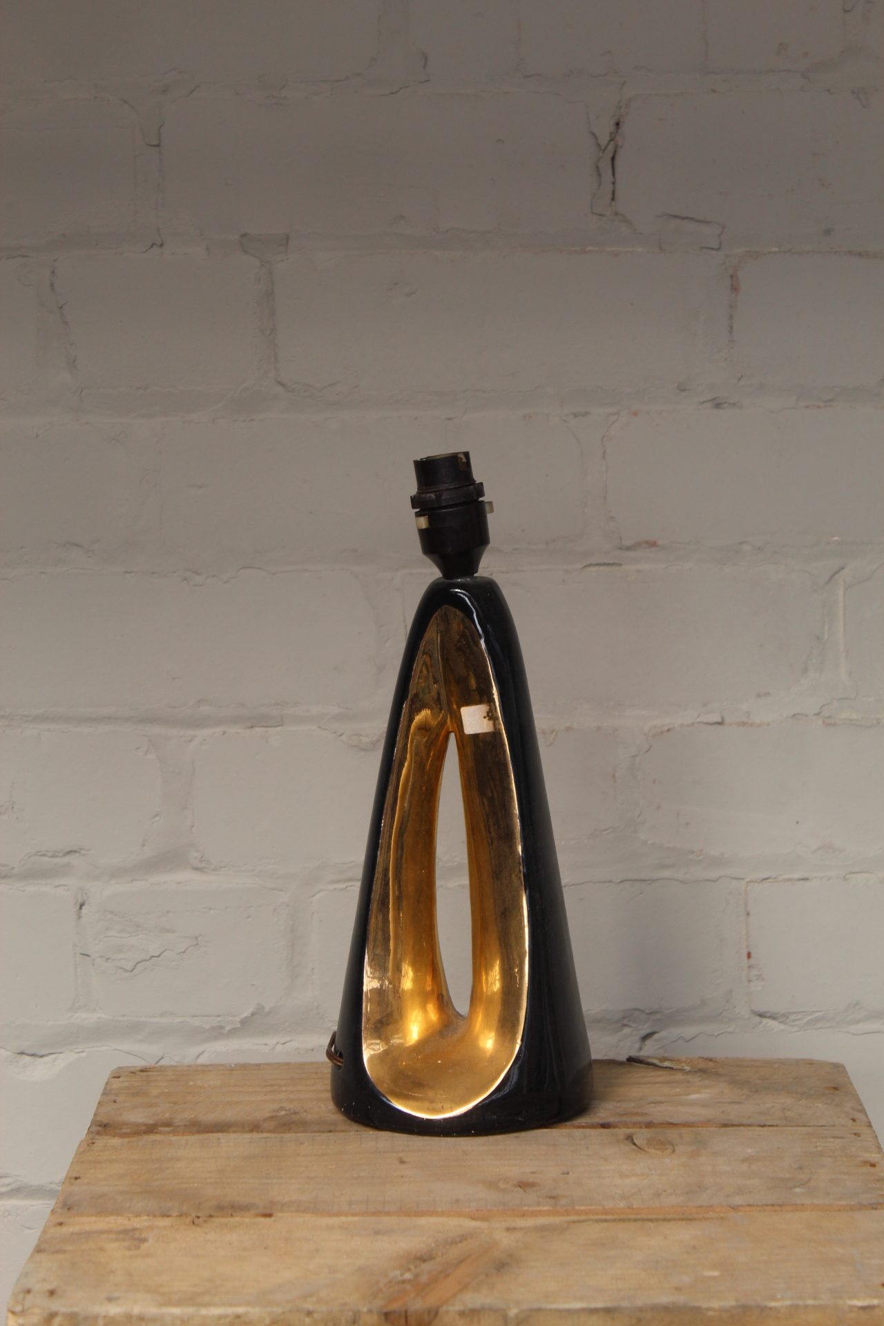 0027172 Modern Black & Gold Lamp