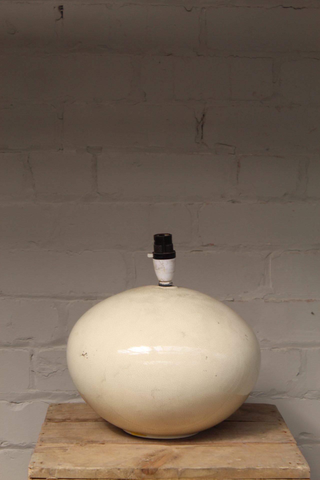 0027182 Rounded Cream Ceramic Lamp