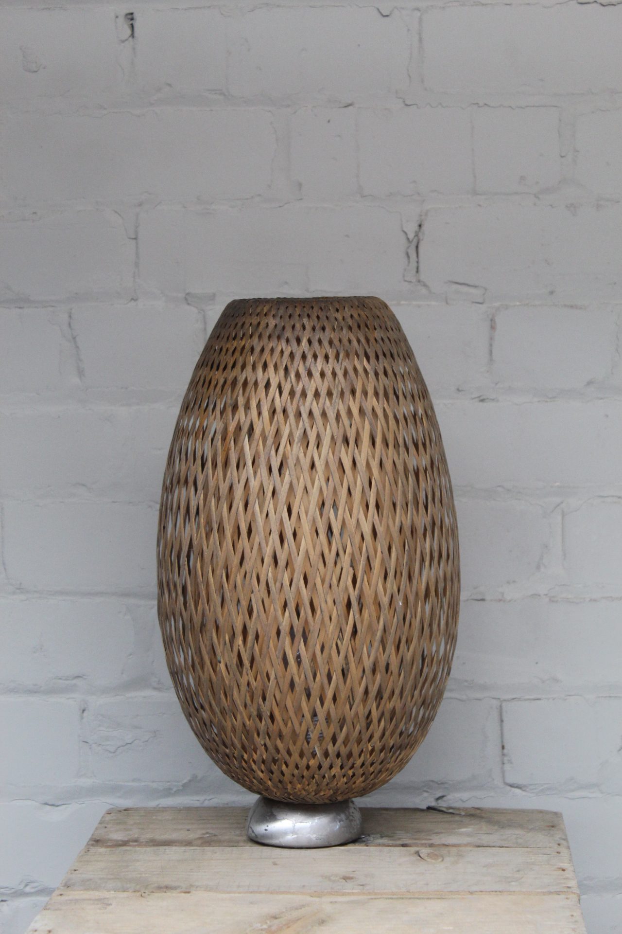 0027186 Brown Thatched Wicker Lamp