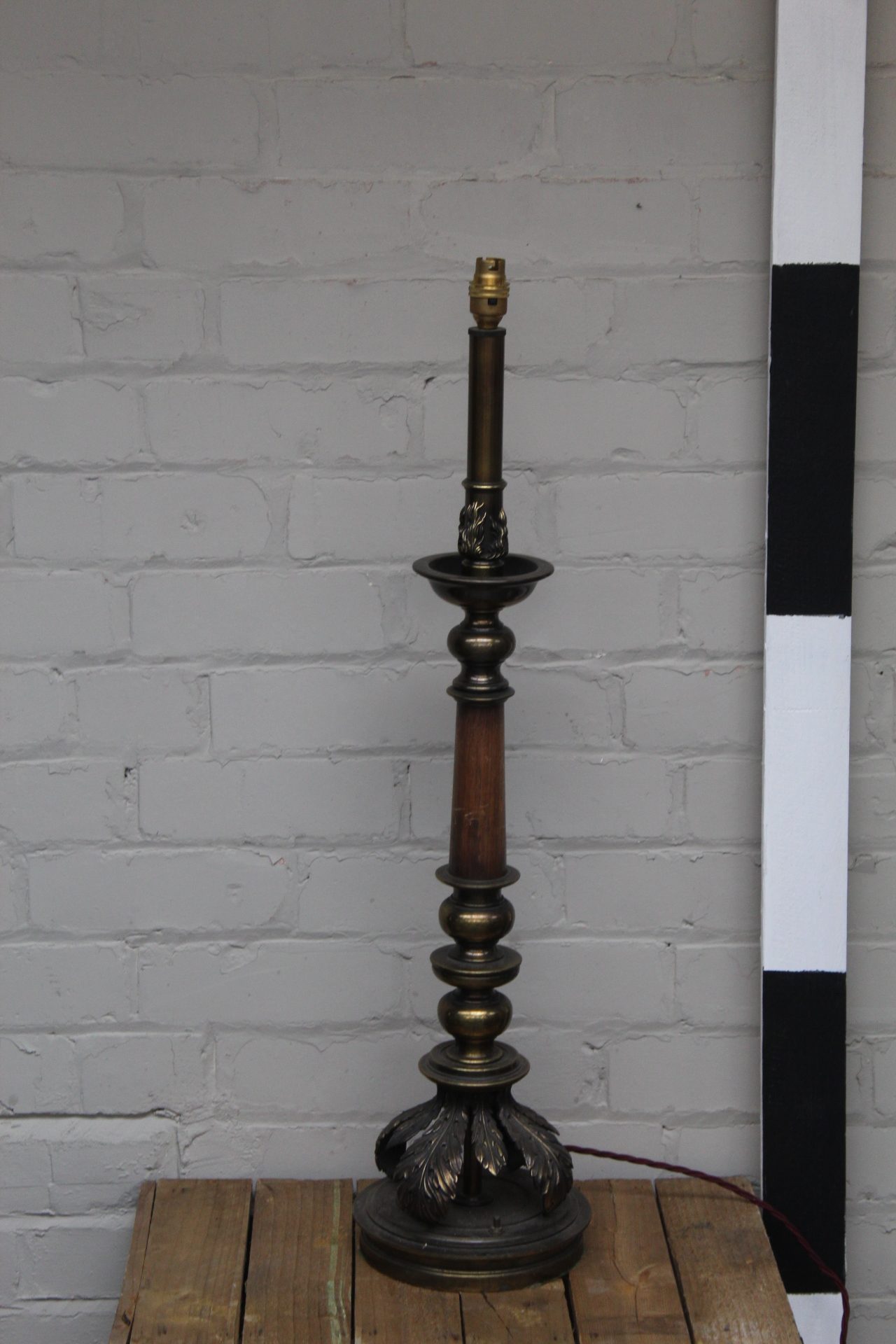 0027193 Blackened Iron Lamp