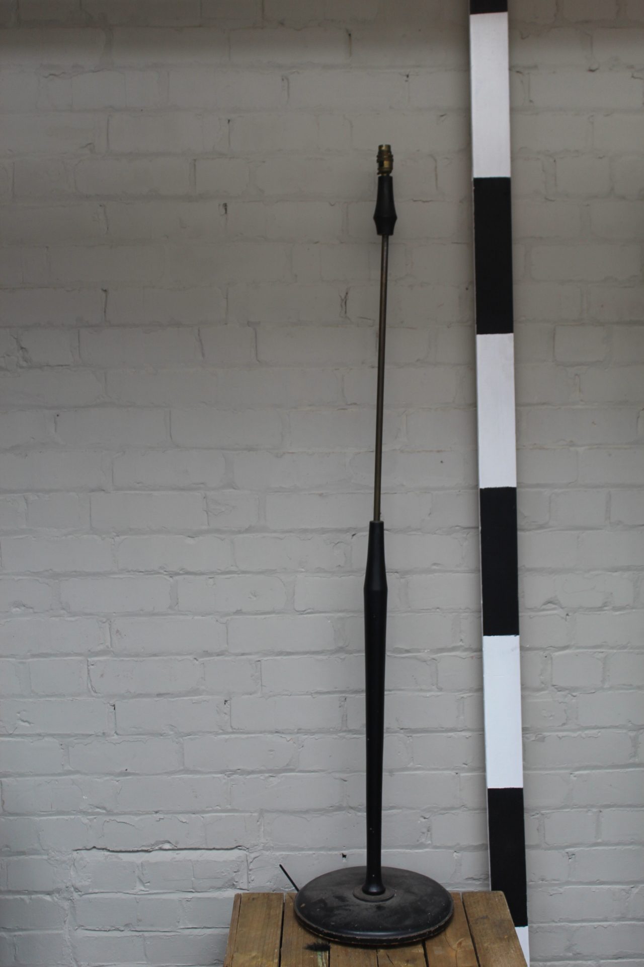 0027200 Black Iron Floor Lamp