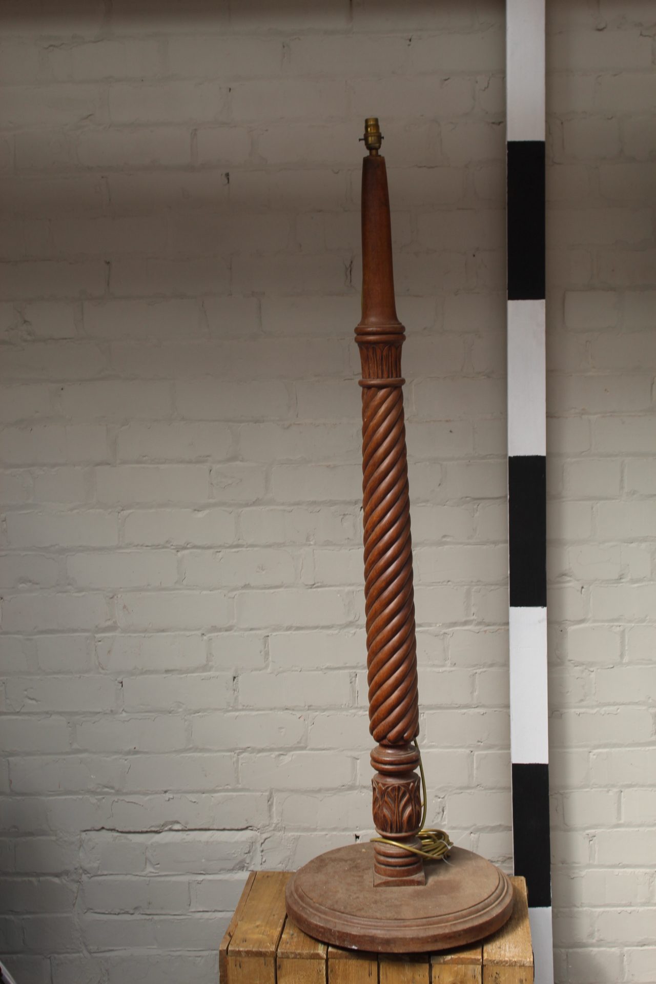 0027224 Large Wooden Floor Lamp