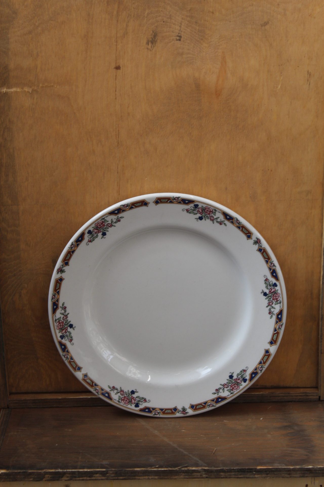 1210056 Minimalist Floral White Plate
