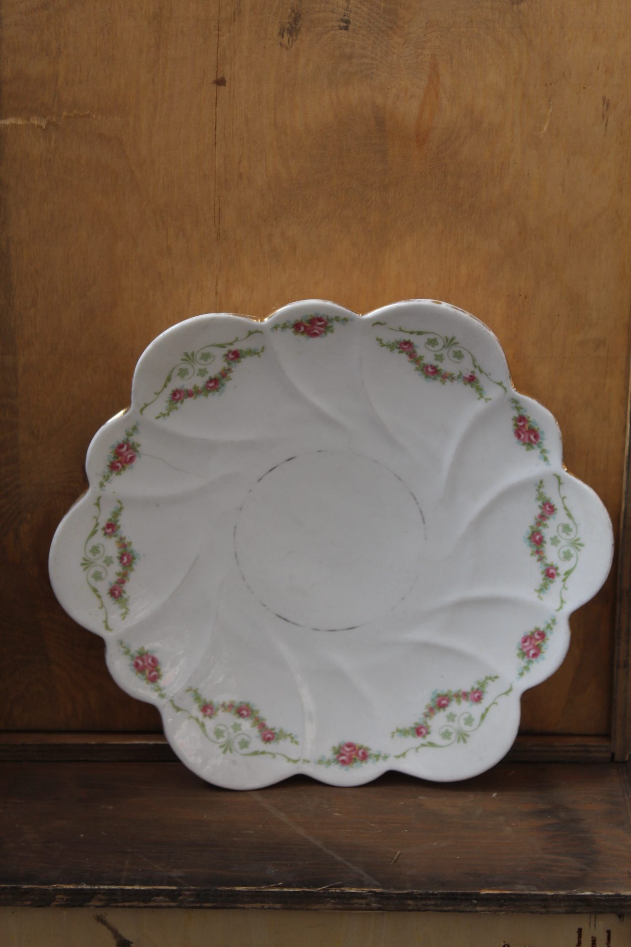 1210057 Floral Shaped Serving Dish