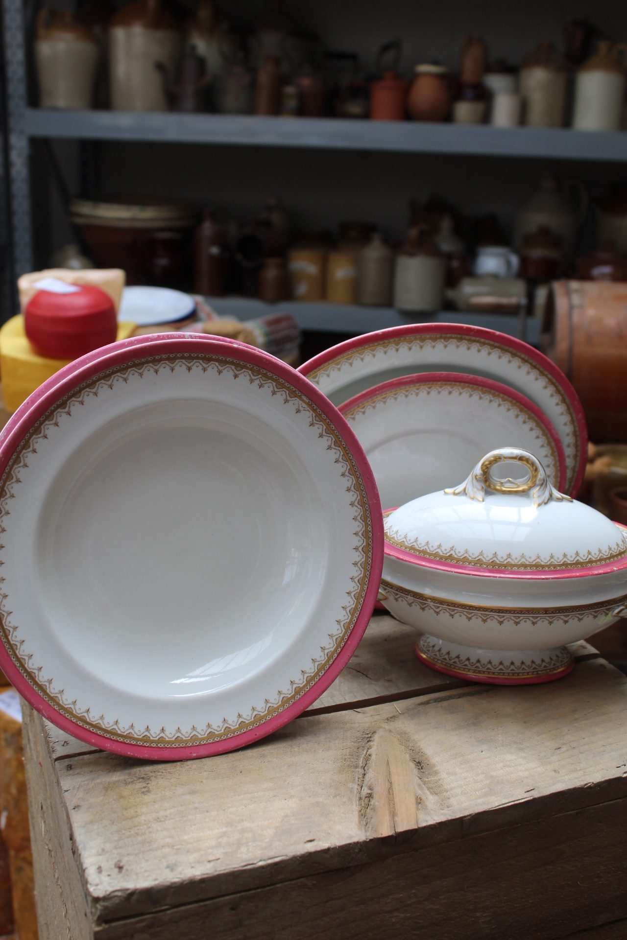 1210096 Pink & Gold Baroque Plate Set