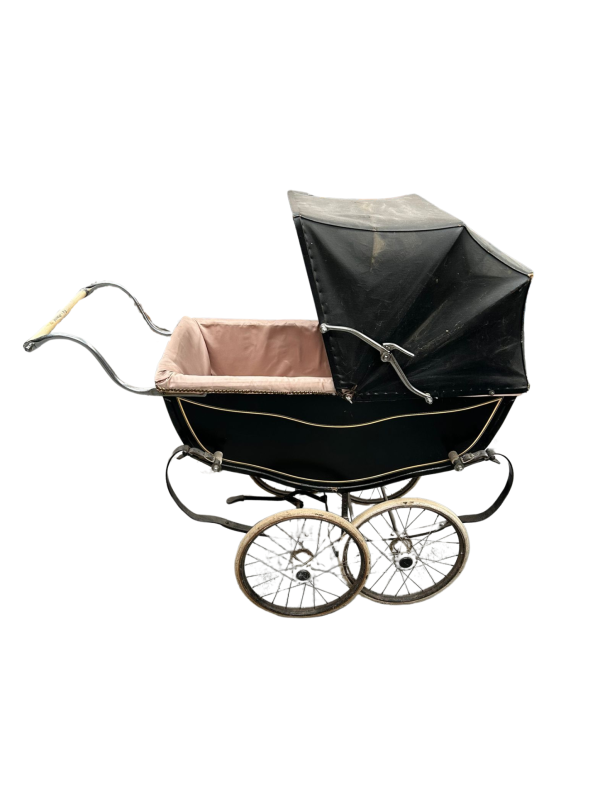 7410087 Nursery: Vintage Silver Cross Kensington Classic Pram